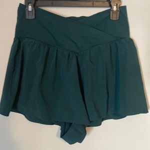 Aerie Flowy Katherine shorts in dark green